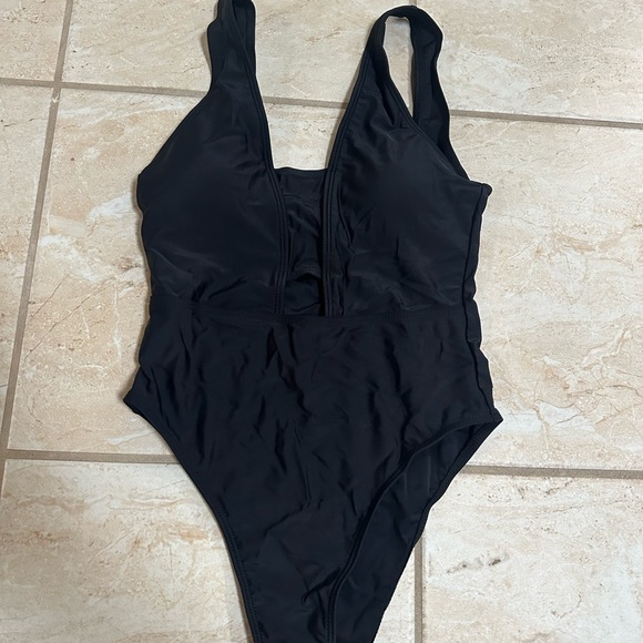 WOMENS solid cut out one piece swim suit - Picture 5 of 8